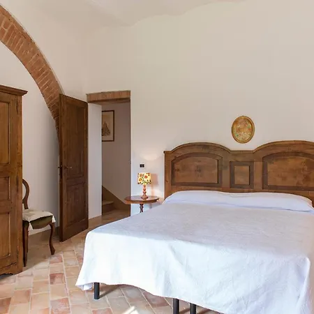 Casale Dei 12, Emma