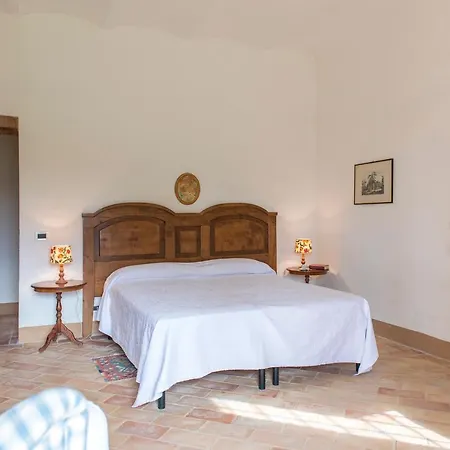 Villa Casale Dei 12, Emma *
