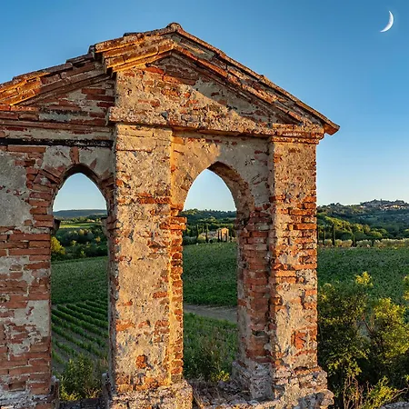 Casale Dei 12, Emma *